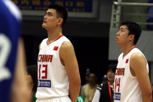 楊毅：以前中國男籃沖突打架 除了姚明&王治郅不上其他10個人全上