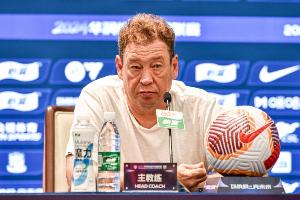 斯盧茨基：路易斯因手術(shù)需6周才能歸隊 李可和吳曦已正常跟隊訓練