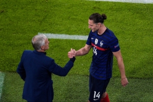 記者：當地時間明日中午12:00，拉比奧特將在AC米蘭正式亮相