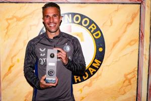 下一站豪門？42歲范佩西當選荷甲月最佳主帥，3戰全勝領跑積分榜