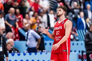 高度贊美！土耳其男籃主帥：申京可能是NBA中傳球最出色的大個子