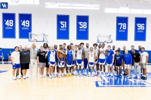 入選肯塔基體育名人堂！唐斯回母校和學弟們練球&準備參加活動