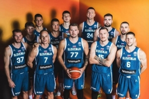 止步八強！東契奇INS曬全隊合照：??為斯洛文尼亞感到驕傲