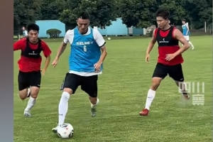 卷起來(lái)了！“川超”成都隊(duì)今日與成都蓉城B隊(duì)進(jìn)行了熱身賽