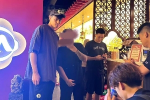 小曾穿籃網訓練褲！網友在曼哈頓遇到曾凡博胡明軒：兩人都很友好