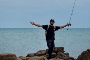 除了籃球啥都玩！西蒙斯曬近期動態：出游+釣魚+玩橄欖球