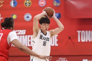 拓記：楊瀚森傳球能力很強 具備成為球隊組織核心的潛力