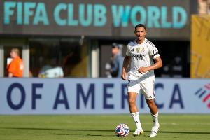 阿諾德開場5分鐘因傷被換下，成皇馬歷史歐冠被換下時間最早球員