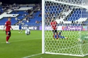 蓉城逃過一劫，前三鎮外援馬爾康后點凌空側勾偏出球門