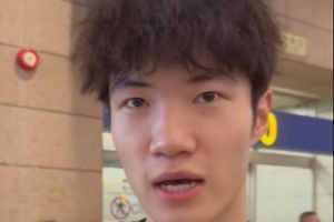 偰李永煒：感謝盧偉指導(dǎo)給了我很多上場機(jī)會 攻防都有提升