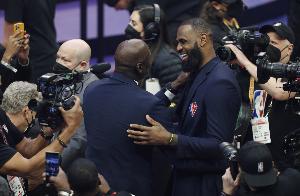 給喬詹科這三人排序？邁克爾-比斯利：詹姆斯、喬丹、科比