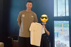 好久不見！媒體人：球迷在廣東清遠偶遇易建聯 還收獲聯哥的親簽