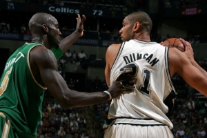 在內(nèi)線遇過最難防的球員是誰？扎克-蘭多夫：KG和鄧肯