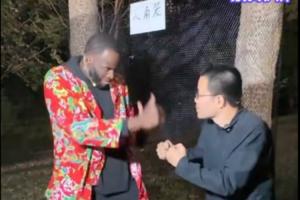 最軟八角籠之戰(zhàn)！追夢身穿東北花襖大戰(zhàn)徐靜雨 后者服軟送上果籃