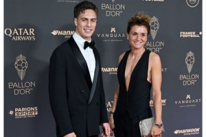 尤文曬伊爾迪茲、吉雷利出席金球獎合照：????