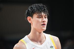 還剩一個雙向合同位置！媒體人：對曾凡博最終留在籃網(wǎng)持樂觀態(tài)度