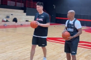 馬布里PK孫悅三分 孫悅花式干擾拿下勝利 老馬+妻子合做50俯臥撐