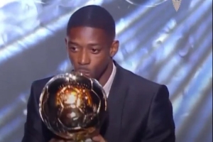 金球獎(jiǎng)社媒曬歷屆獲獎(jiǎng)?wù)咭曨l：登貝萊首奪金球，梅西8次C羅5次