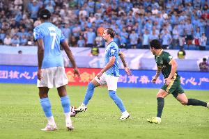 記者：新鵬城教練組為球員制定居家訓(xùn)練計劃，球隊明天恢復(fù)訓(xùn)練