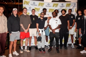 籃球場外繼續配合！老鷹隊友參加特雷-楊基金會匹克球活動