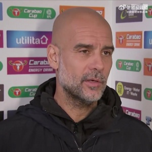 放飛自我繼發布會wink，場邊親吻邊裁后、瓜帥再獻調皮吐舌