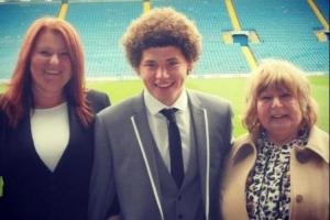 菲利普斯14歲加盟利茲聯(lián)青訓，21歲當核心，26歲4900萬歐加盟曼城