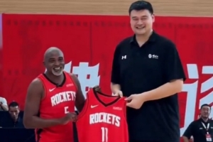 “老貓”莫布里出席姚基金訓(xùn)練營(yíng)：我們的友誼歷經(jīng)20年一直如此