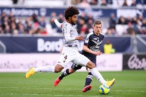 41歲零11個月，丹特成為在歐聯杯出場最年長的非門將球員