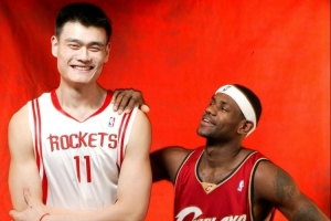 詹姆斯+姚明能拿冠軍嗎？楊毅：當然能 當年大姚不虛冠軍湖人內線