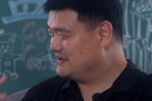 相當(dāng)有趣！姚明談對(duì)老貓的初印象：邁巴赫&非常響亮的車(chē)載音樂(lè)