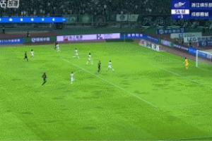 卡列洛半場補時第10分鐘破門，浙江連追兩球暫2-3落后蓉城
