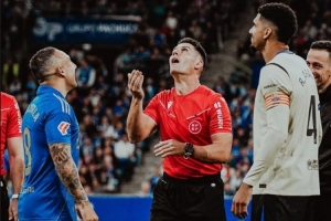 阿勞霍社媒曬與卡索拉合照：很高興與你同場(chǎng)競(jìng)技，大師！