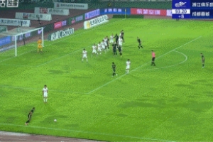 拒絕被絕平！浙江補時階段頭球攻門，劉殿座起跳神撲救險