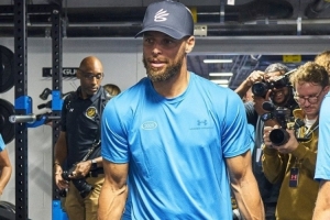 訓練師：庫里的速度沒有隨著年齡增長而下降 他還更強壯了