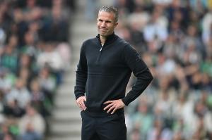 范帥！42歲范佩西帶費耶諾德開局7輪6勝1平，不敗戰績領跑荷甲