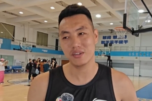 怎么幫趙睿融入球隊呢？方碩：還用我?guī)退麊幔克侥膬憾甲詠硎? >
                                        </div>
                                    </div>
                                                                        <div   id=