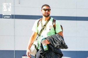 獨行俠前往溫哥華集訓！誰的登機私服最帥氣？