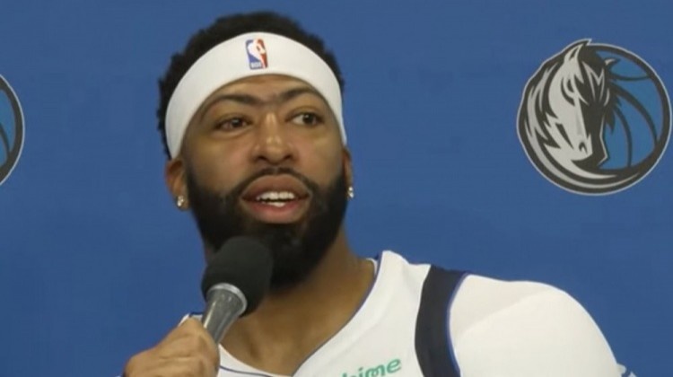 濃眉出席媒體日右邊眼睛明顯異常 醫(yī)生告知剩余生涯都要戴眼鏡