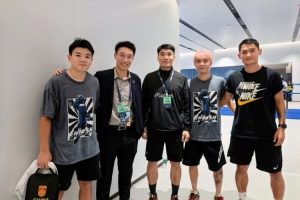 徐彬曬與鄭智、張修維、廖力生合影：永遠是最好的廣州隊