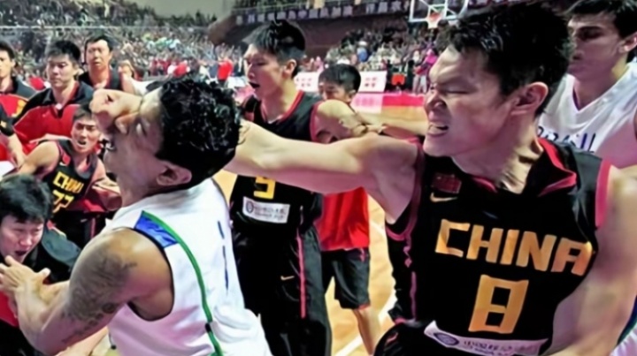 威姆斯曬視頻重拳直擊惡鼠面門：下一個是誰？網(wǎng)友回朱芳雨名場面