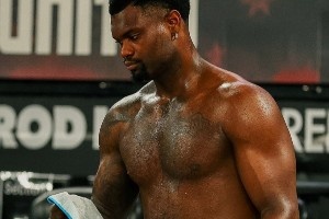 休賽期大幅減重！錫安赤裸上身訓練 線條明顯&瘦身效果立竿見影