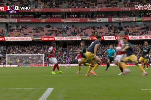 阿森納球員投訴無果！馬夫羅帕諾斯禁區內手球，裁判無表示