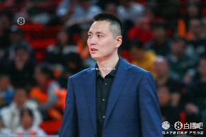 盧偉：我們在核心后衛位置上還是需要一個更大心臟&處理球更穩的