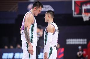 媒體人：山東男籃訓(xùn)練量不小 高詩(shī)巖&陳林堅(jiān)等4人將離隊(duì)備戰(zhàn)全運(yùn)