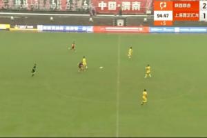 神仙球！陜西聯合外援前鋒轟超遠距離吊射，中圈位置起腳直入網窩