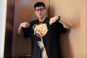 潮男出沒！王嵐嵚曬個人照：自我介紹一下 大家好 我是王嵐嵚