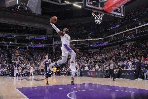 書豪談打手打到老詹手腕：那肌肉太強(qiáng)壯了 感覺打到一塊大石頭上