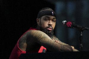 上演猛龍首秀！英格拉姆上半場10投5中砍下13分