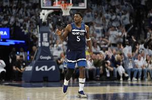 就差外線了！愛德華茲打滿首節 9中4&三分5中1拿到11分2助