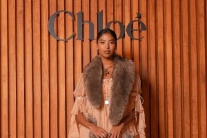 已是各大品牌秀場座上賓！科比大女兒時尚造型現身奢牌大秀！